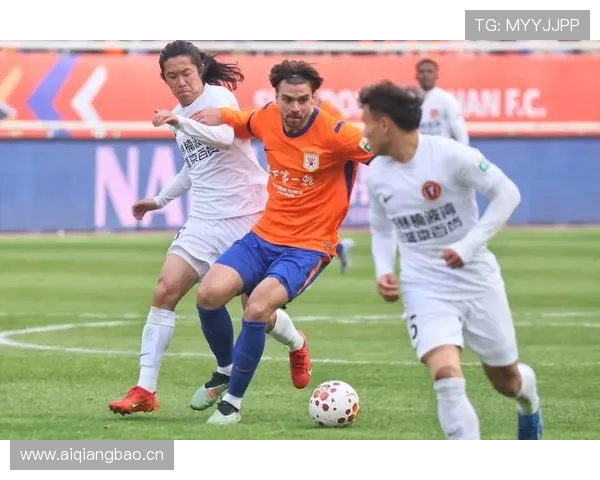 山东泰山豪门地位稳固性面临考验,近期表现波动引发竞争格局变化 山东泰山豪门地位稳固性面临考验,近期表现波动引发竞争格局变化