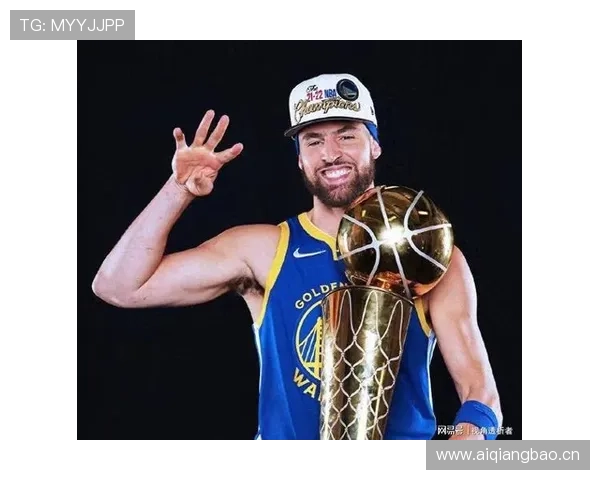 乔丹·汤普森这生活真不一般，训练完还开豪车去逛街，普通人想象不到啊