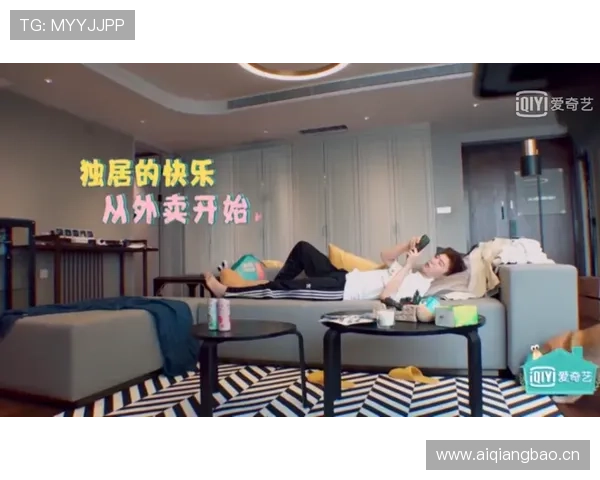 刷到刘璇晒的客厅，沙发一摆我就怀疑她住隔壁明星别墅