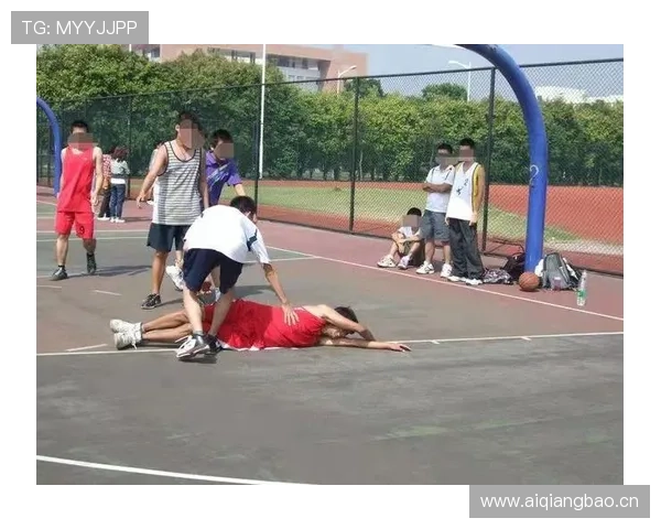 身体接触判罚:哪些动作算犯规?新手必知的篮球规则解析 身体接触判罚:哪些动作算犯规?新手必知的篮球规则解析